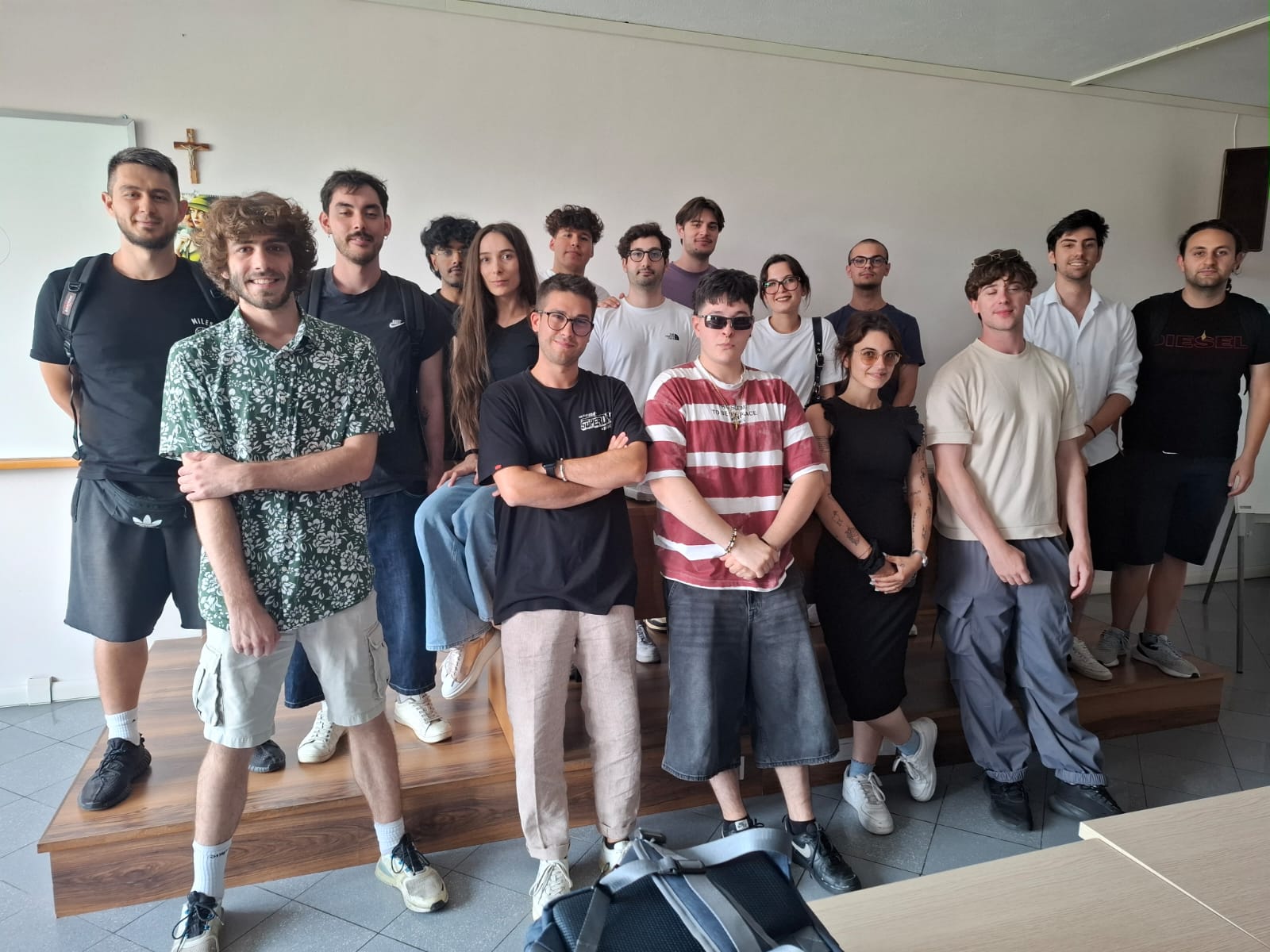 16 neo diplomati ITS